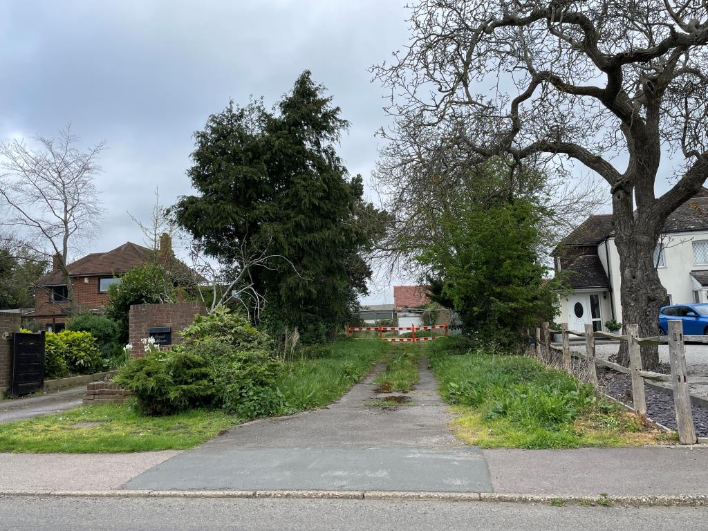 Lot: 78 - PLANNING FOR THREE DETACHED BUNGALOWS WITH COUNTRYSIDE VIEWS - Access to site from road side